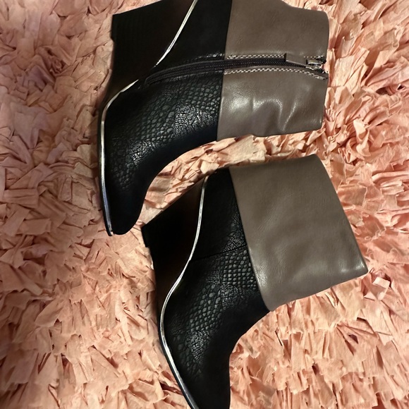 Mark Ankle Boots - Picture 10 of 11